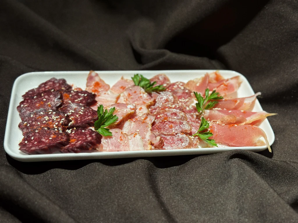 М'ясна нарізка М'ясна нарізка